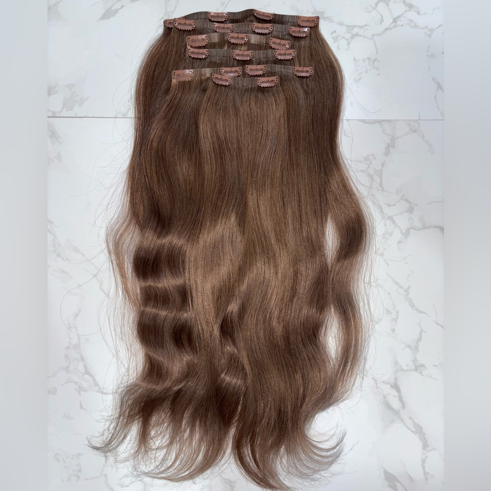 Bellami Silk Seam 22” Ash Brown 240 grams clip-in extensions